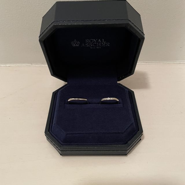 【ROYAL ASSCHER(ロイヤル・アッシャー)の口コミ】 シンプルすぎず派手すぎず品の良いものをと思い選びました。パンフレット…