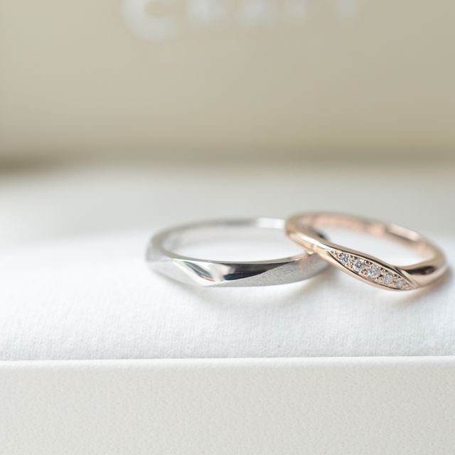 【CRAFY(クラフィ)の口コミ】 最初は模様も何もないシンプルな指輪を検討していました。色々なデザイン…
