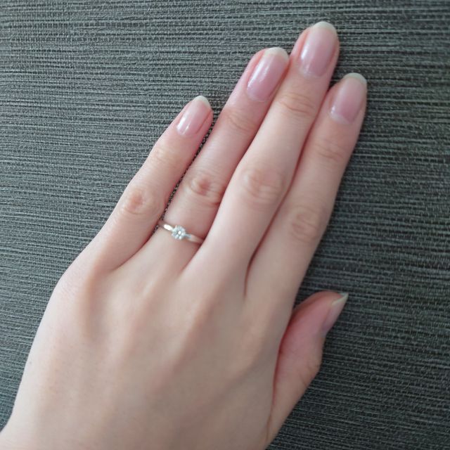 【俄(にわか)の口コミ】 彼が私のイメージに合わせてオーダーしてくれました。
ダイヤの大きさから…