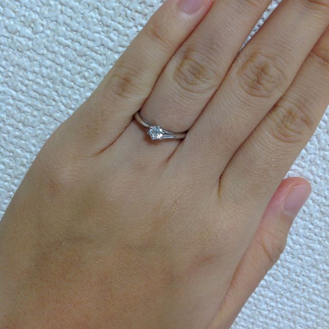 【銀座ダイヤモンドシライシの口コミ】 ダイヤモンドの輝きに一目惚れしました。この一言につきます。思いをじっ…