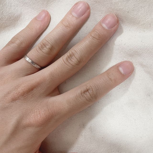 【Something Blue(サムシングブルー)の口コミ】 デザインはまっすぐではなく、斜めだったり、ウェーブの物を惹かれて選ん…