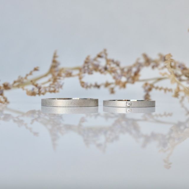 【鶴(mikoto)の口コミ】 どんな服装にも合わせられる、普段使いがしやすい指輪にしたい、という彼…