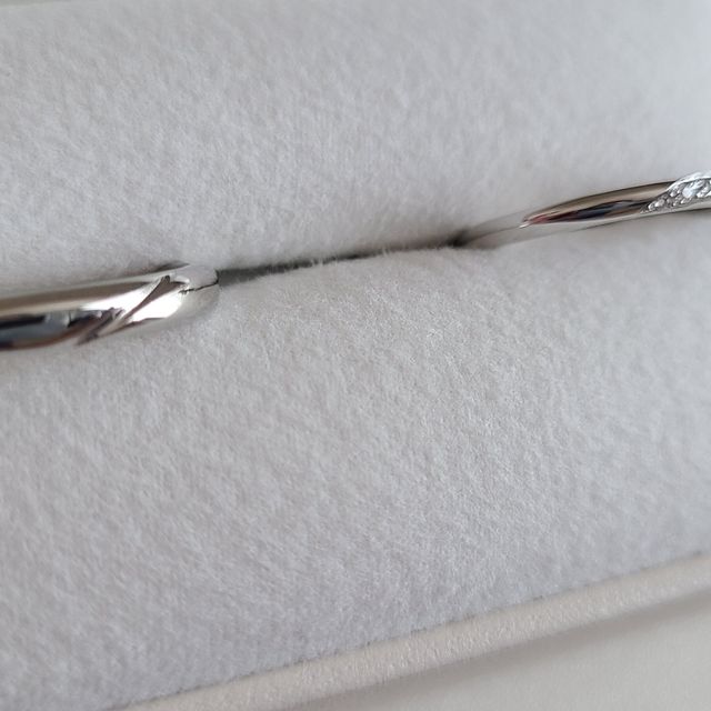 【CRAFY(クラフィ)の口コミ】 指輪のデザインもいろいろあり、とても悩みましたが、シンプルなデザイン…