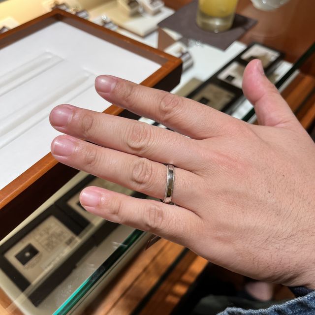 【ROCCA(ロッカ)の口コミ】 仕事柄あまり派手にならないシンプルなものを選択しました。ゴツすぎず細…