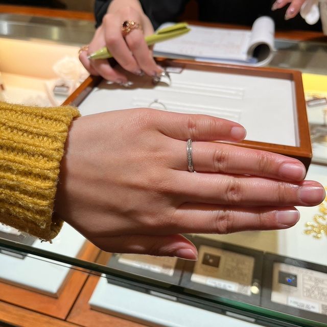 【ROCCA(ロッカ)の口コミ】 普段、仕事で着用できないためダイヤを多くあしらったデザインのものを選…