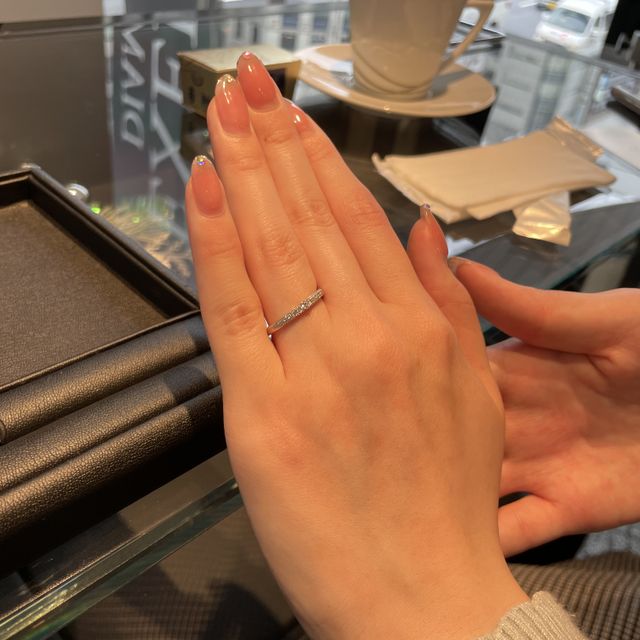 【エクセルコダイヤモンド(EXELCO DIAMOND)の口コミ】 プラチナ、形はストレート、可愛らしいデザイン、キラキラが好きなのです…
