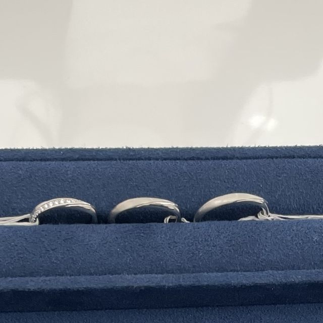 【4℃ BRIDAL(ヨンドシーブライダル)の口コミ】 マット加工のデザインの結婚指輪を探していて、動きがあるクロスされたデ…