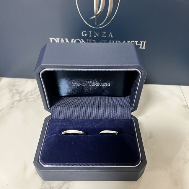 【銀座ダイヤモンドシライシの口コミ】 指輪のデザインで決めました。
ダイヤモンドが細く斜めに入っているデザイ…