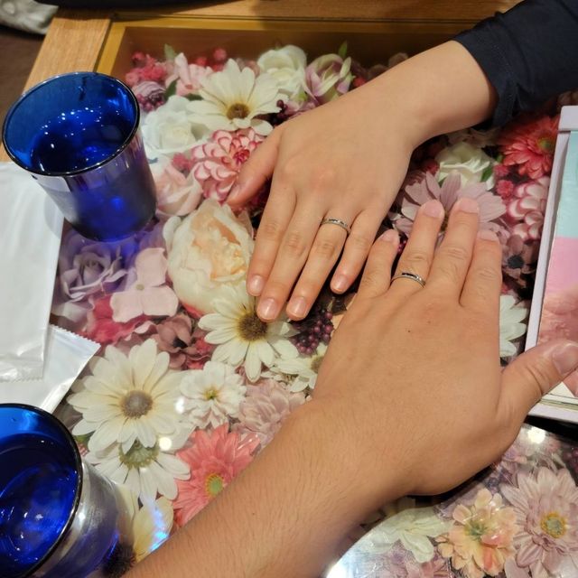 【ラザール ダイヤモンド(LAZARE DIAMOND)の口コミ】 このブランドの婚約指輪を貰ったのがきっかけです。結婚指輪も後日見に行…