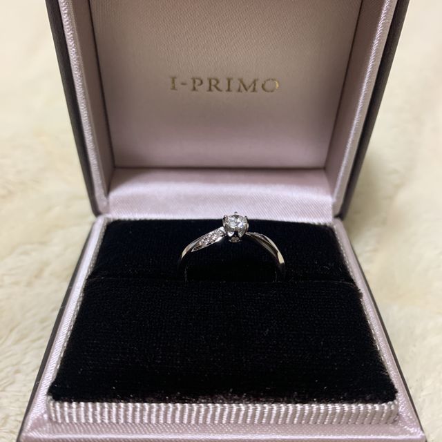 【アイプリモ(I-PRIMO)の口コミ】 土台となるリングのデザインが自分の指の形とフィットしている点、付けた…