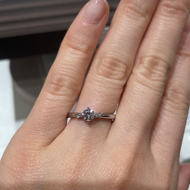 【アイプリモ(I-PRIMO)の口コミ】 デザインと付け心地が気に入りました。ダイヤモンドがキラキラ輝き、とて…