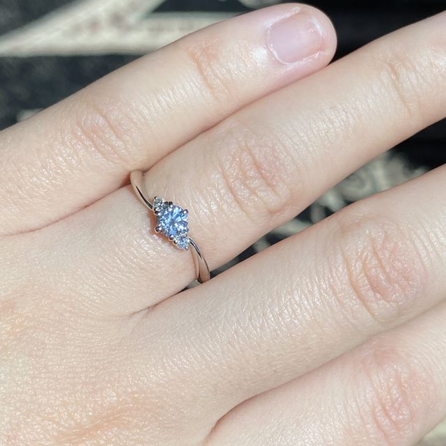 【HOSHI no SUNA 星の砂(ほしのすな)の口コミ】 デザインは、シンプルそうに見えて、動きがあり、見ていて飽きがこないと…