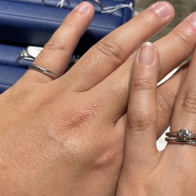 【銀座ダイヤモンドシライシの口コミ】 結婚指輪のデザインも素敵でしたが、特に婚約指輪のデザインがとても可愛…