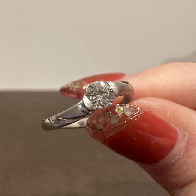 【SORA(ソラ)の口コミ】 SORAの指輪にする！と決めていました。
結婚指輪をウェーブっぽいデザイン…