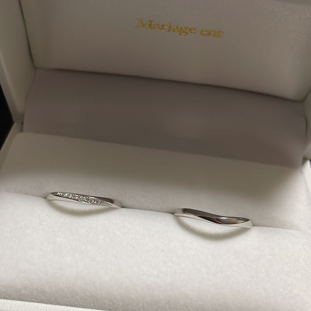 【Quand de Mariage(クワンドゥマリアージュ)の口コミ】 シンプルにしようと決めて行ったのですが、着用してみると、ウェーブが指…