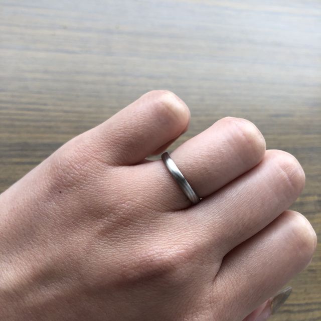 【俄(にわか)の口コミ】 大好きなYouTuber夫婦の方が、こちらのNIWAKAの指輪を購入されていて、ブ…