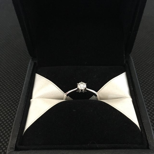 【エクセルコダイヤモンド(EXELCO DIAMOND)の口コミ】 いろいろなお店で婚約指輪を探し、様々なブランドをみましたが、自分が考…