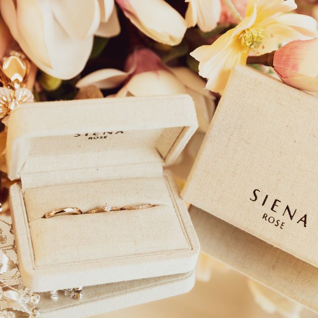 【SIENAROSE(シエナロゼ)の口コミ】 ロゼチナという他にはない色合いのリングと、落ち着いているもののほかの…
