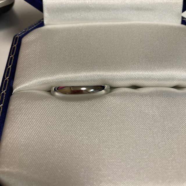 【ヴァンドーム青山(VENDOME AOYAMA)の口コミ】 シンプルかつ指に合う指輪を探しており、丸みのある指輪の形のため、指に…