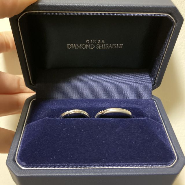 【銀座ダイヤモンドシライシの口コミ】 保障、デザイン、付け心地を重視していました。
二人とも日頃指輪をつける…