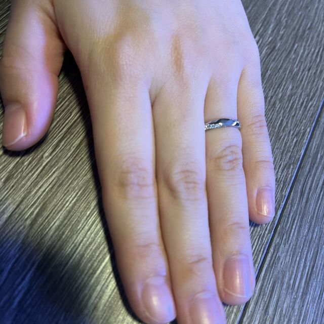 【ラザール ダイヤモンド(LAZARE DIAMOND)の口コミ】 夫と話し、指輪は少し角つきのあるかっこいいデザインのものがいいと決め…