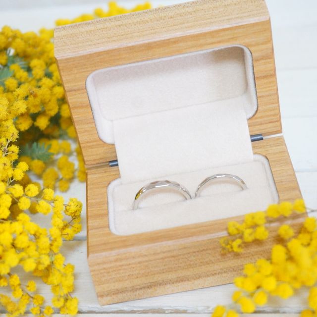 【uchimari(ウチマリ)の口コミ】 数種類ある中から、婚約指輪がプラチナで重ね付けもしたかったため結婚指…