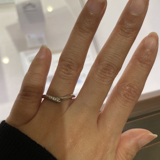 【俄(にわか)の口コミ】 コンセプトどおり、ひとひらの花びらをメレダイアモンドで表現されており…