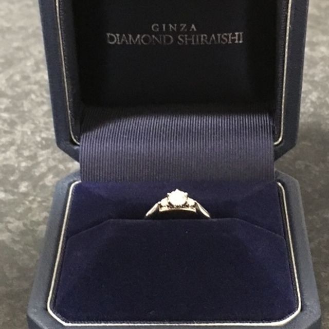 【銀座ダイヤモンドシライシの口コミ】 結婚指輪はいろんなタイプのものを試着しましたが、最終的にはシンプルデ…