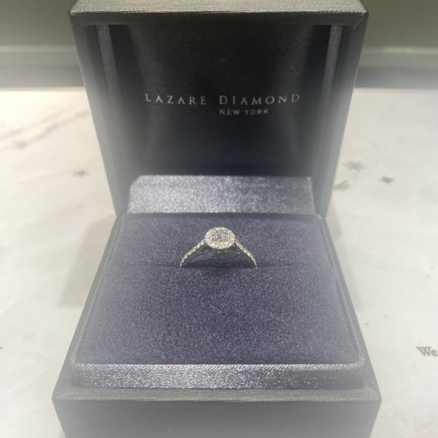 【ラザール ダイヤモンド(LAZARE DIAMOND)の口コミ】 3週間毎週末、色んなブランドや店舗を1日かけて周りました。その中でデザ…