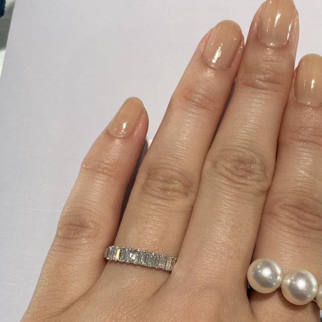 【ヴァンドーム青山(VENDOME AOYAMA)の口コミ】 バゲットカットのハーフエタニティを探して試着しに行きました。
バゲット…