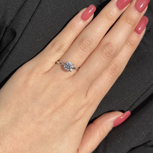 【KYRAH(キイラ)の口コミ】 毎日着けれる指輪にしたかったので、シンプルでダイヤの綺麗さが目立つデ…