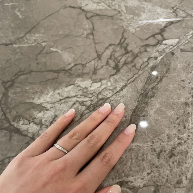【宝寿堂(ほうじゅどう)の口コミ】 もともとハーフエタニティの指輪を探していました。
カーブが少しあり指が…