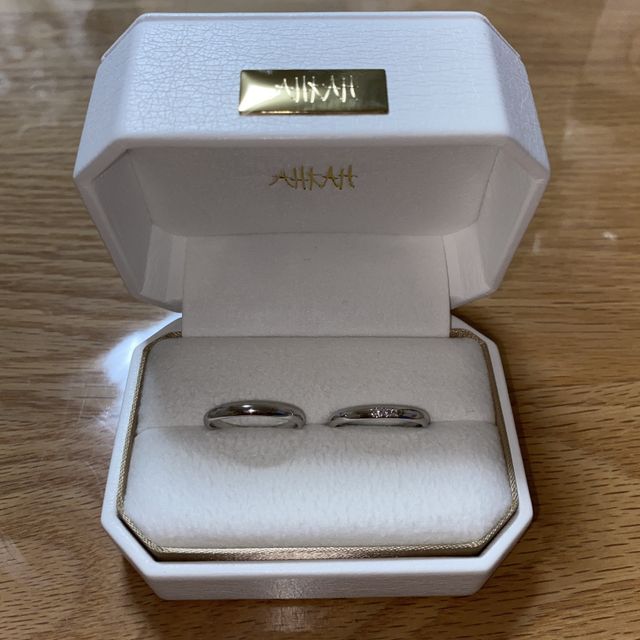 【AHKAH(アーカー)の口コミ】 夫側が職場でつけるのにシンプルなタイプのものが良いとのことでストレー…