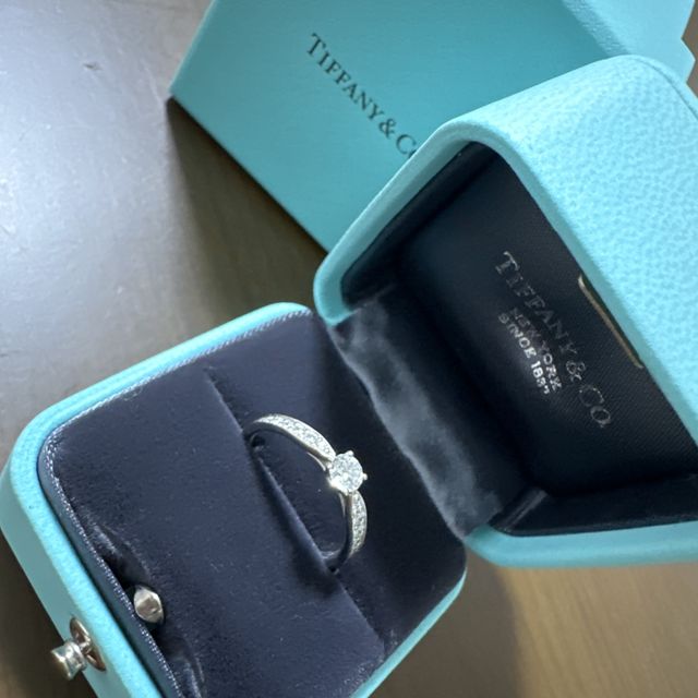 【ティファニー(Tiffany & Co.)の口コミ】 価格も頭には入れていましたが、デザイン重視で選びました。色々な指輪を…