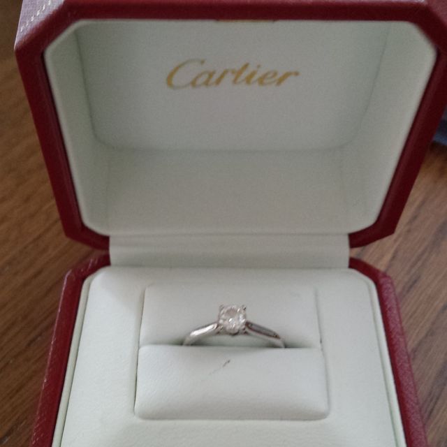 【カルティエ(Cartier)の口コミ】 昔から婚約指輪をもらうならカルティエがいいという憧れがありました。シ…