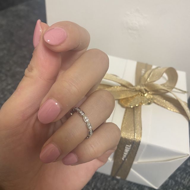 【シャネル(CHANEL)の口コミ】 元からシャネルが好きで、時計も同じデザインのものを持っていました。一…