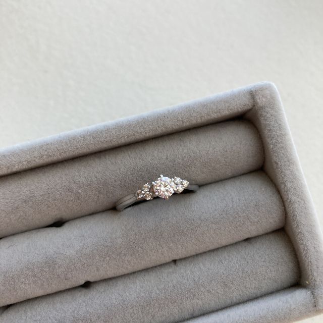 【銀座ダイヤモンドシライシの口コミ】 ダイヤモンドの輝きです。どの角度から見ても美しいです。専門のコンシェ…