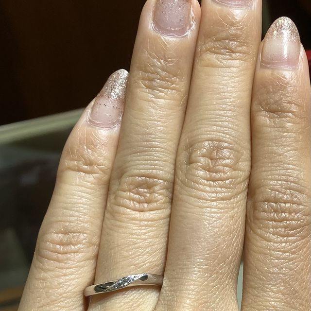 【TRECENTI(トレセンテ)の口コミ】 デザインはウェーブで斜めにダイヤが入ってるもので探していたのでぴった…