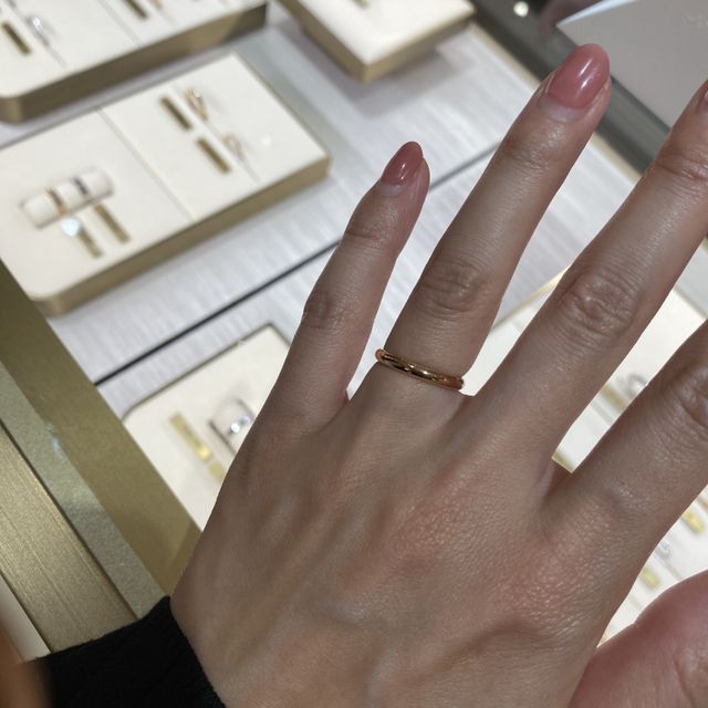 【カルティエ(Cartier)の口コミ】 シンプルで肌馴染みの良いカラーでした。特に日本人の肌に馴染むと思いま…