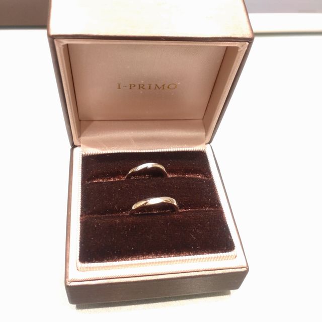 【アイプリモ(I-PRIMO)の口コミ】 結婚指輪を探し始めて、一番始めに試着した指輪に決めました。
価格が予算…
