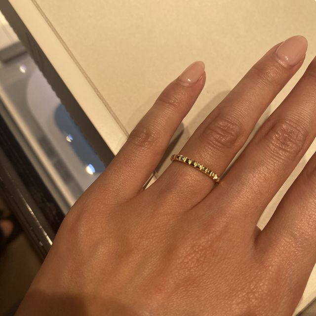 【ブシュロン(BOUCHERON)の口コミ】 ダイヤがついていないのに、キラキラと輝く点が大変気に入り、第一候補と…