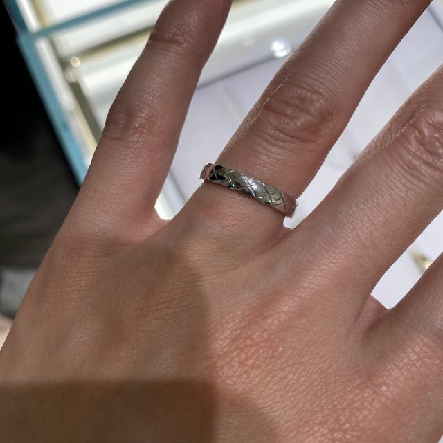 【シャネル(CHANEL)の口コミ】 婚約指輪はすぐ決まったのですが、結婚指輪は旦那の考えもありますので、…