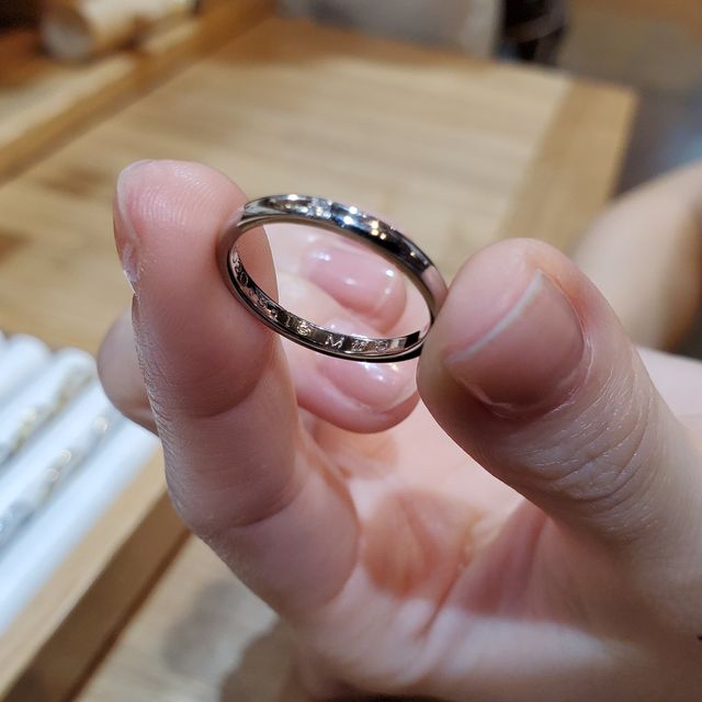 【HATAE(ハタエ)の口コミ】 手作りがよかったためシンプルなゴールドの指輪にしました。
デザインを入…