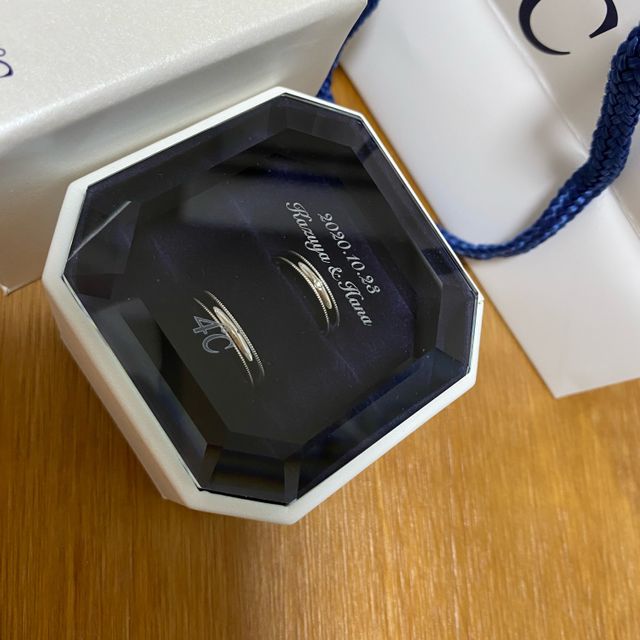 【4℃ BRIDAL(ヨンドシーブライダル)の口コミ】 シンプルだけど、あまりみたことのないデザインで隠れたおしゃれ感があり…