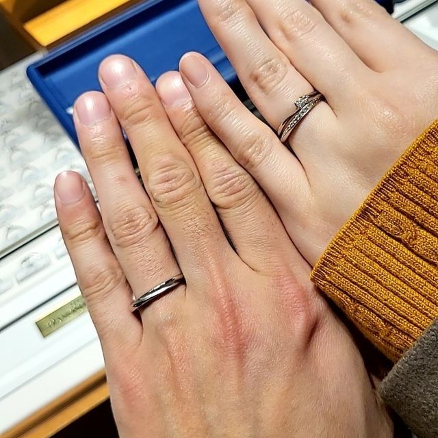 【銀座ダイヤモンドシライシの口コミ】 一番は指輪を付けた時に一番ときめいた指輪だったからです。小さめのダイ…