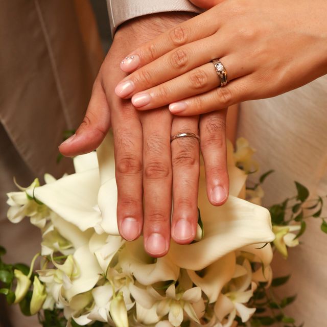 【カルティエ(Cartier)の口コミ】 婚約指輪と結婚指輪を重ね付けられるセットリングで、実際に試着して、洗…