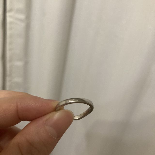 【カルティエ(Cartier)の口コミ】 ・緩やかなV字になったデザインの方が、ストレートのデザインよりも、着用…