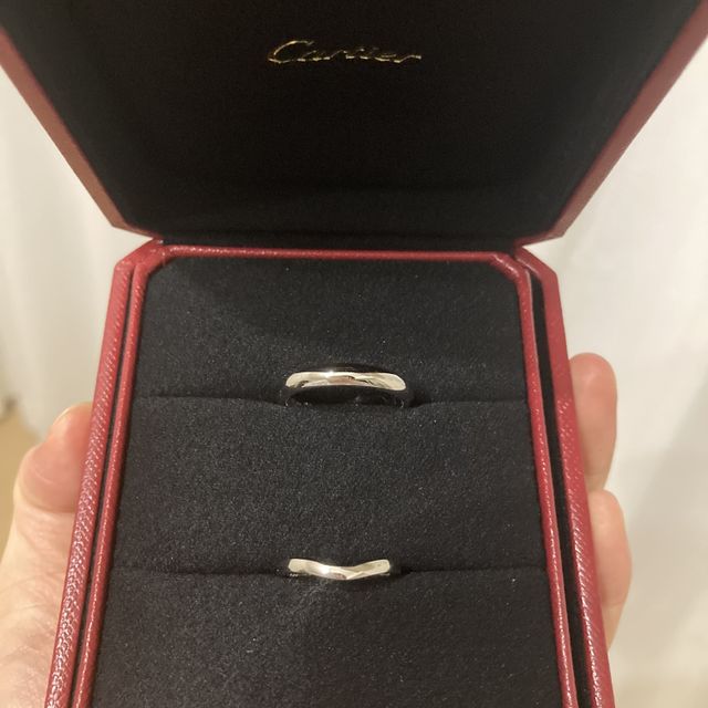 【カルティエ(Cartier)の口コミ】 ・緩やかなV字になったデザインの方が、ストレートのデザインよりも、着用…