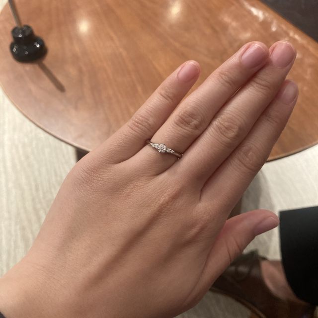 【銀座ダイヤモンドシライシの口コミ】 婚約指輪のダイヤはプロポーズリングで頂いたので自分で台座を選びました…