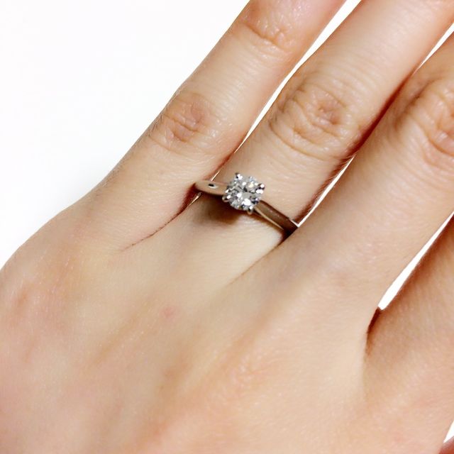 【カルティエ(Cartier)の口コミ】 シンプルな婚約指輪を探しておりデザインにときめきました！他のブランド…